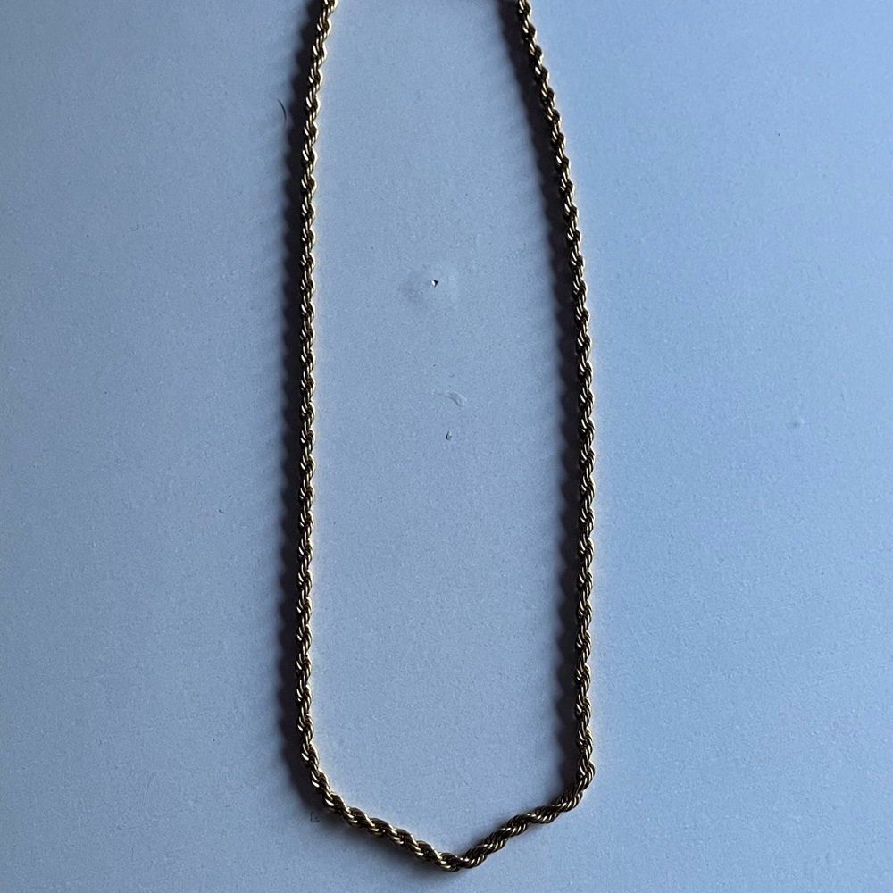 Gold rope chain